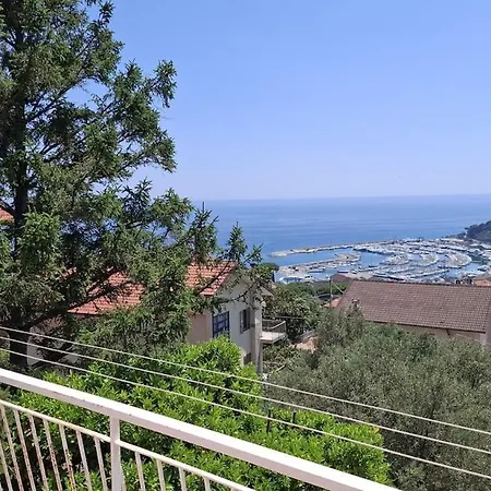 Vista Dai Pini * Varazze